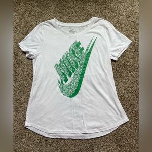 Nike, girl’s xl tee